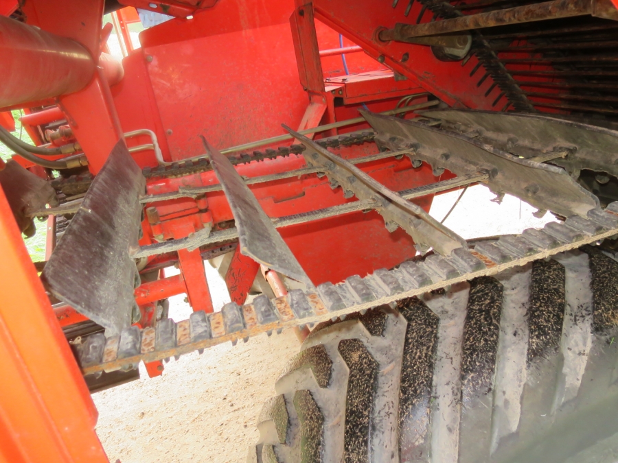 4865 Grimme SE75-30 potato harvester
