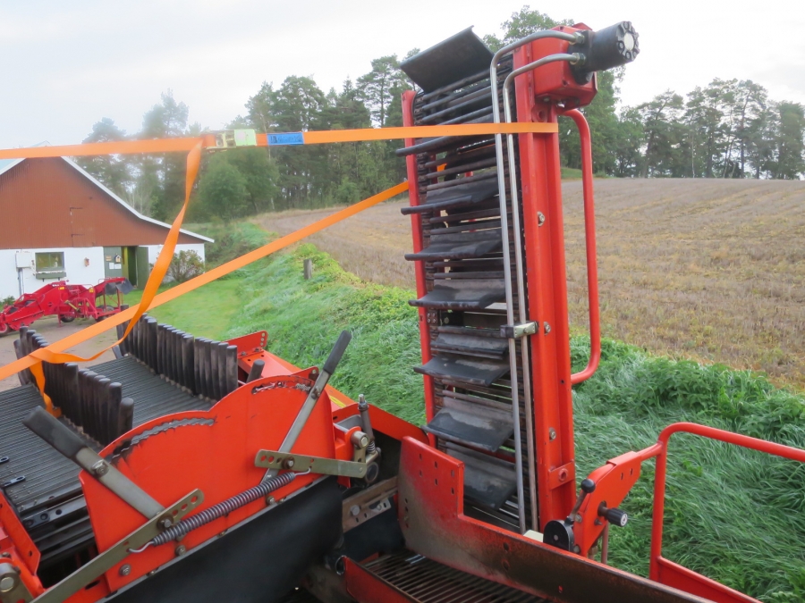 4865 Grimme SE75-30 potato harvester