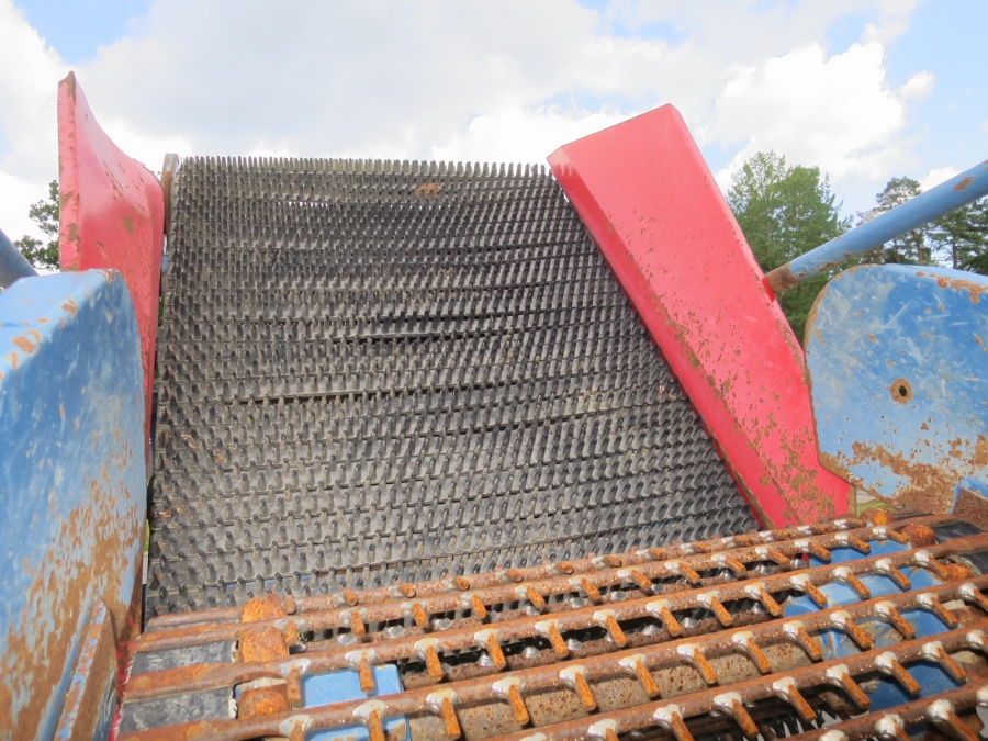 4868 Asa-Lift PO-250 leek harvester / carrot sharelifter