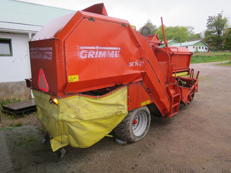 4895 Grimme SE75-20 potato harvester