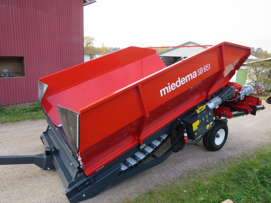 4896 Miedema SB651 receiving hopper