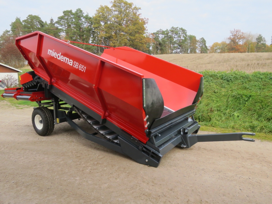 4896 Miedema SB651 receiving hopper