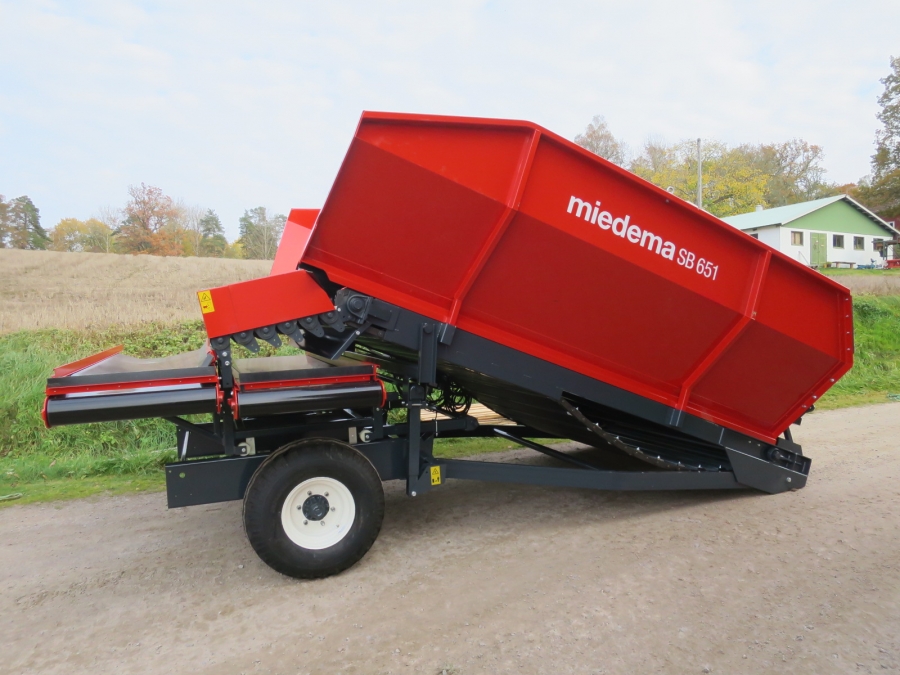 4896 Miedema SB651 receiving hopper