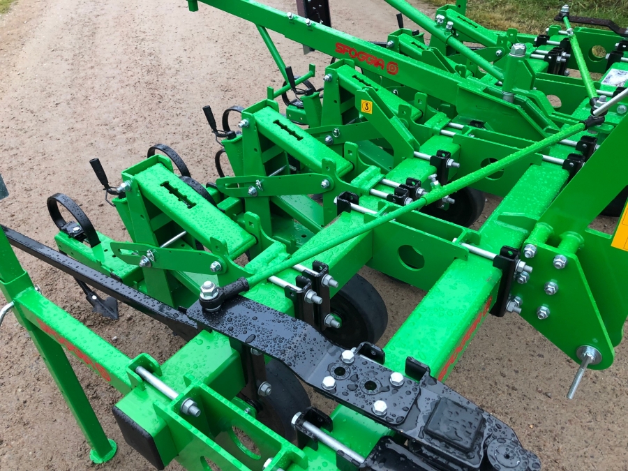 4908 Sfoggia Thema ridging hoe for vegetable