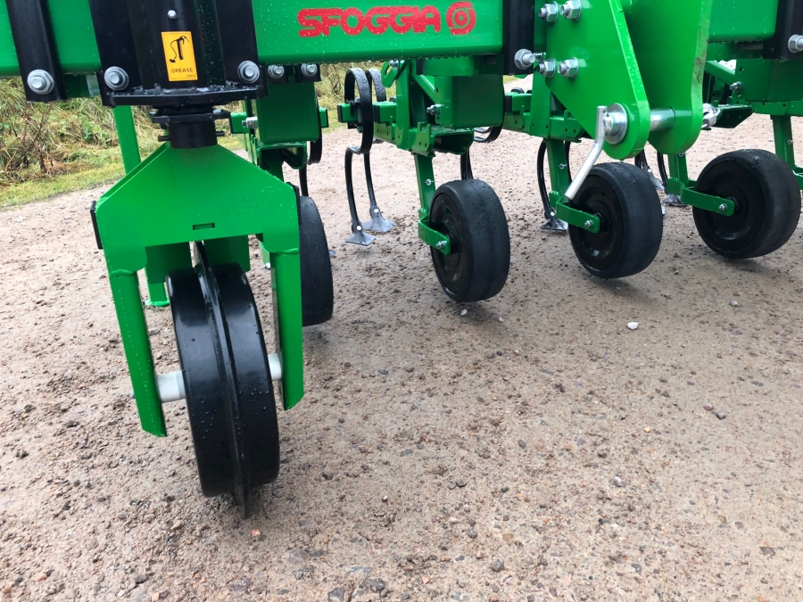 4908 Sfoggia Thema ridging hoe for vegetable