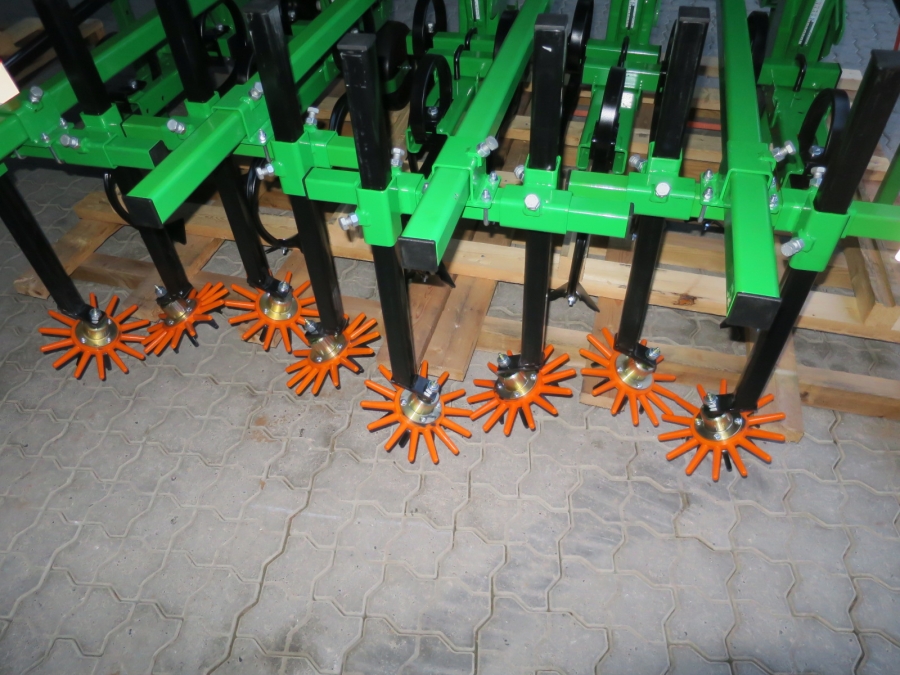 4908 Sfoggia Thema ridging hoe for vegetable
