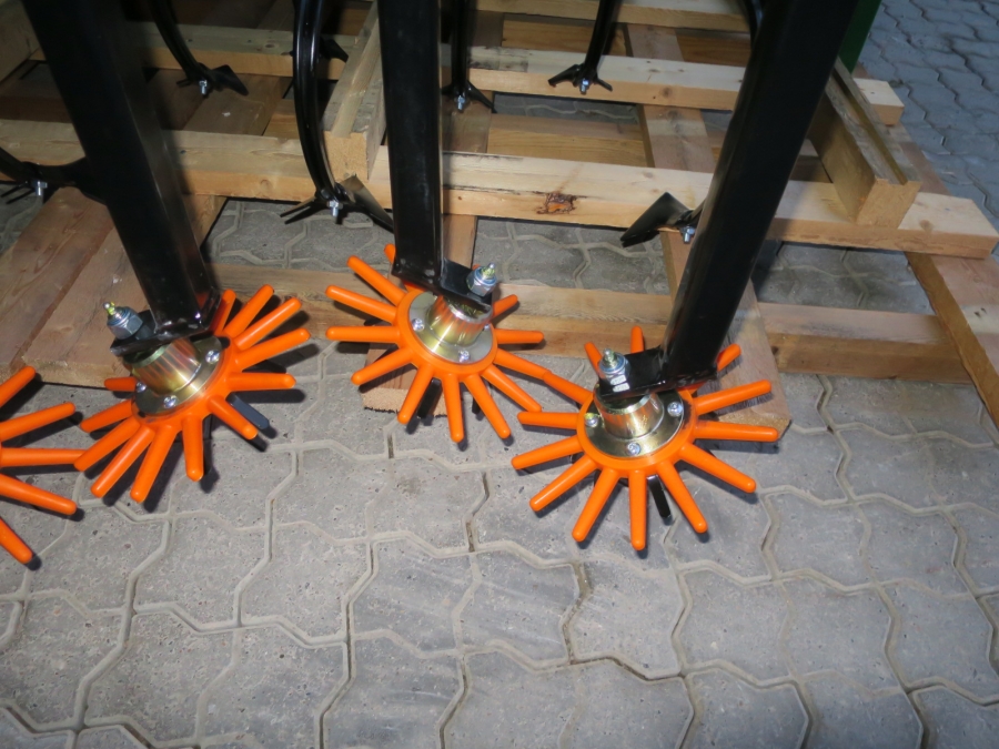 4908 Sfoggia Thema ridging hoe for vegetable