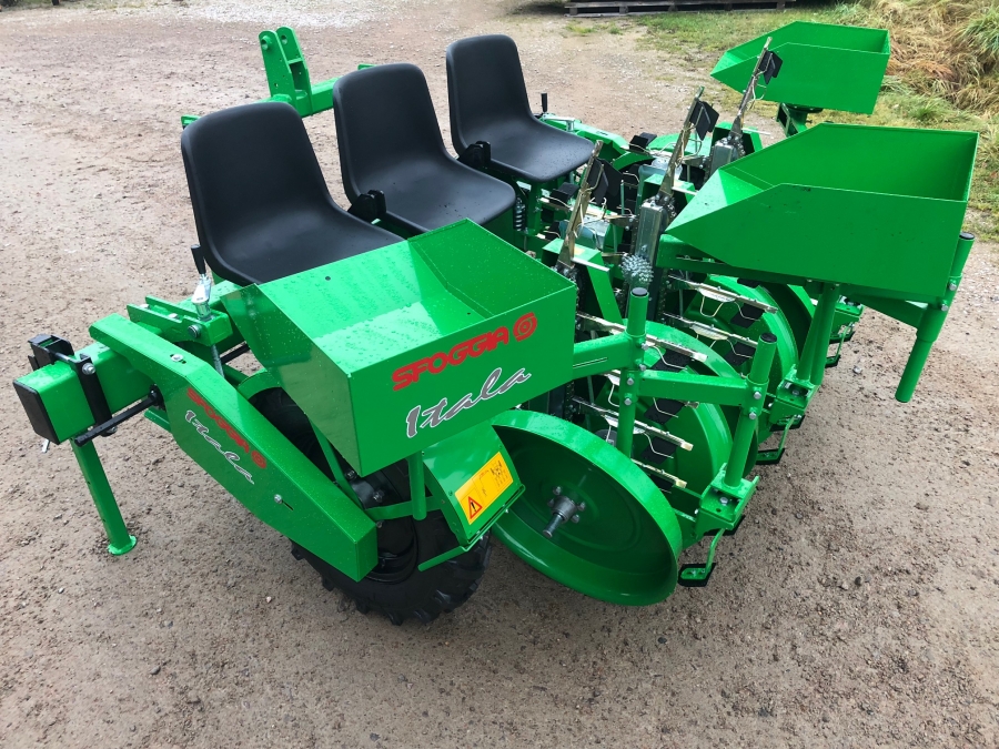 4909 Sfoggia Itala transplanter 3 row 