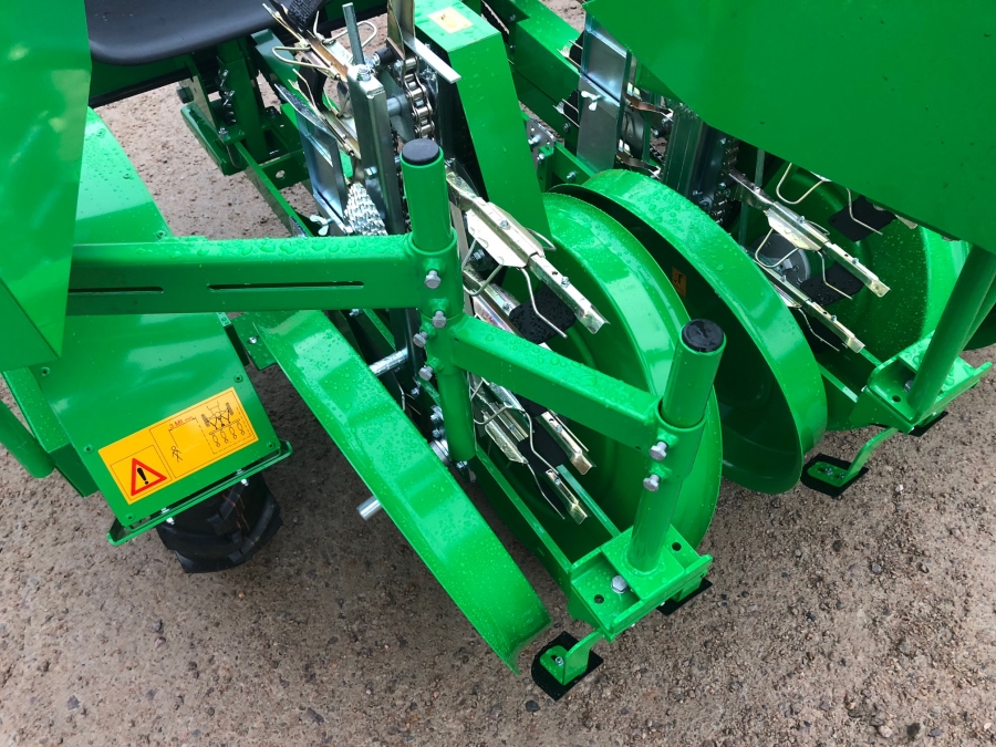4909 Sfoggia Itala transplanter 3 row 