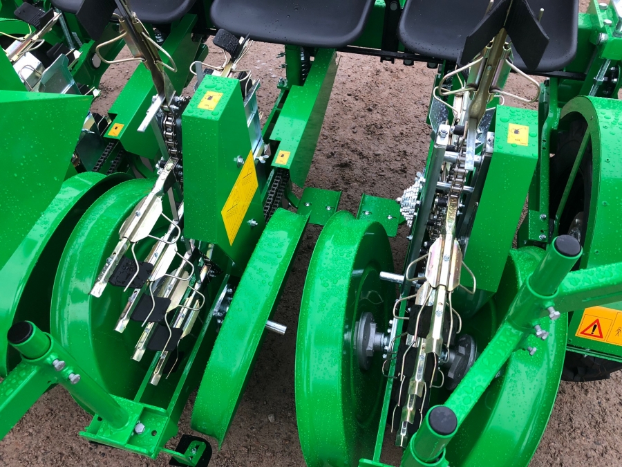 4909 Sfoggia Itala transplanter 3 row 