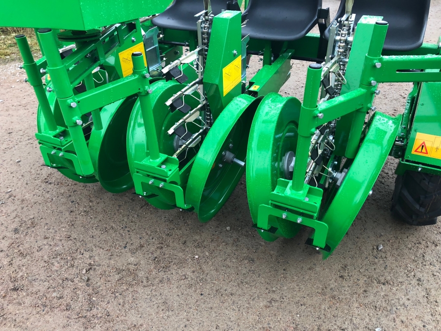 4909 Sfoggia Itala transplanter 3 row 