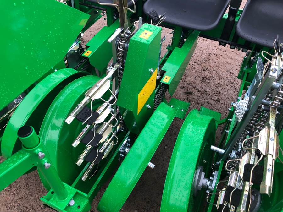 4909 Sfoggia Itala transplanter 3 row 