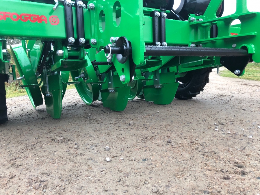 4909 Sfoggia Itala transplanter 3 row 