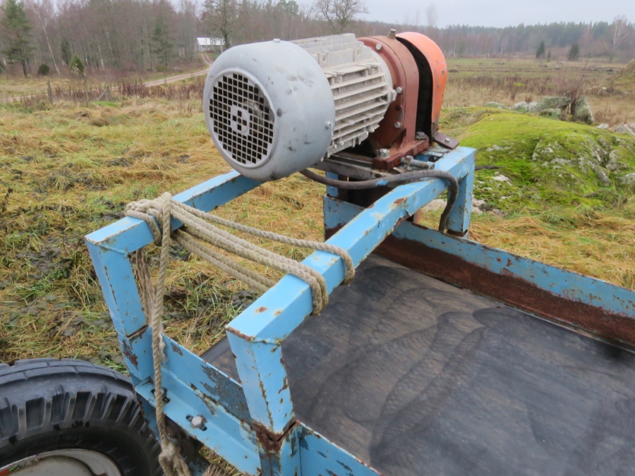4916 EMVE conveyor belt 8000x550 mm with legs