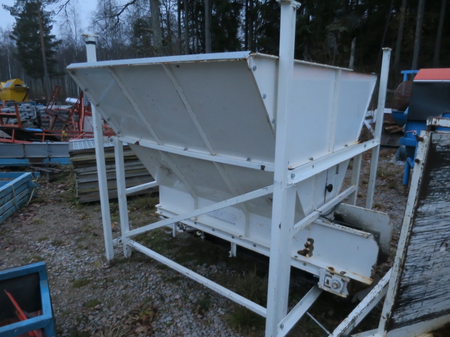 4920 SKALS box turner with Bunker