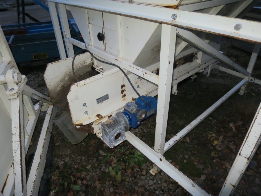 4920 SKALS box turner with Bunker