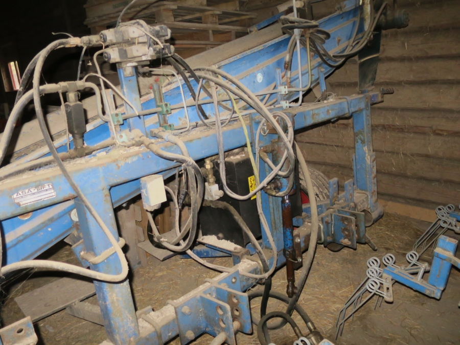 4923 Asa-Lift carrot harvester with roller table for big box