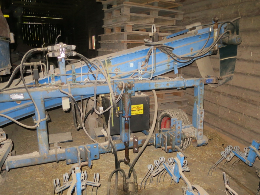 4923 Asa-Lift carrot harvester with roller table for big box