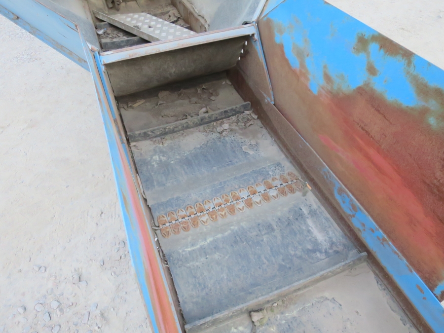 4929 EMVE Förderbunker 3900x550 mm