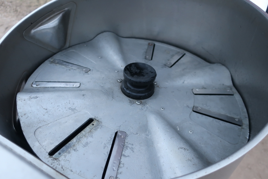4935 IMC M15 potato peeler
