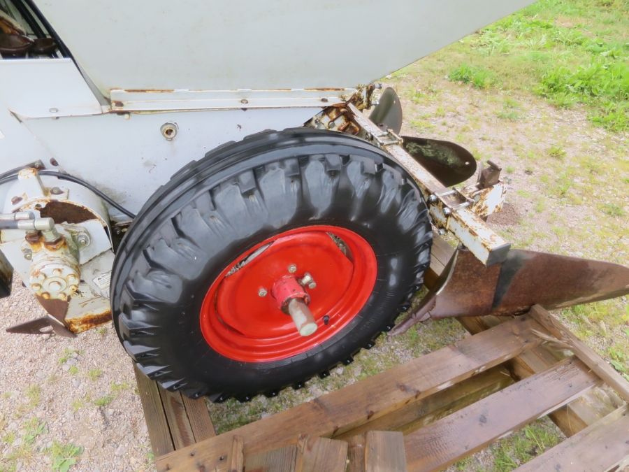 4937 Reekie 2 row potato planter