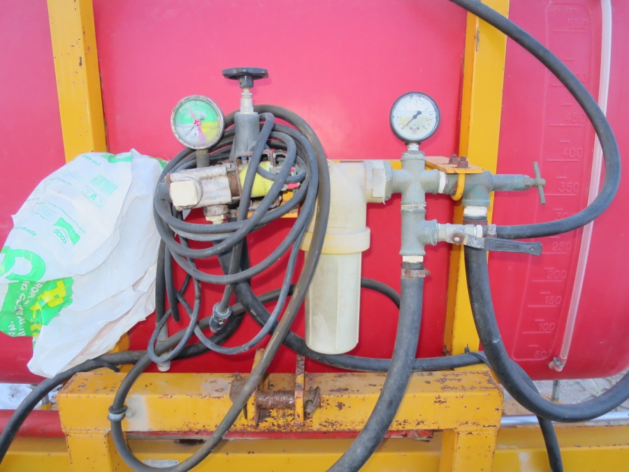 4938 JT Moteska spraying systems row crop sprayer