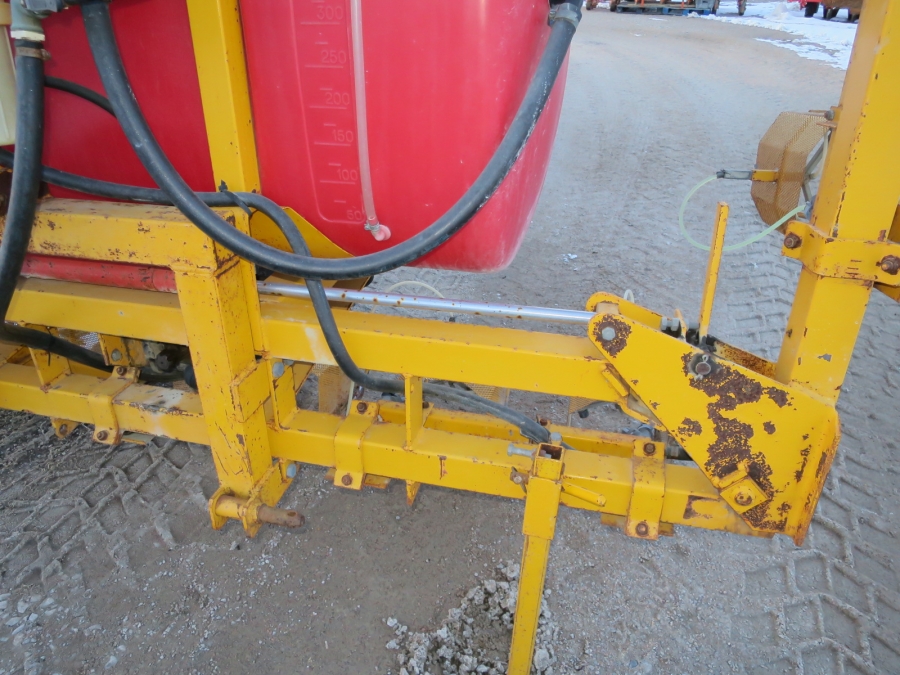 4938 JT Moteska spraying systems row crop sprayer