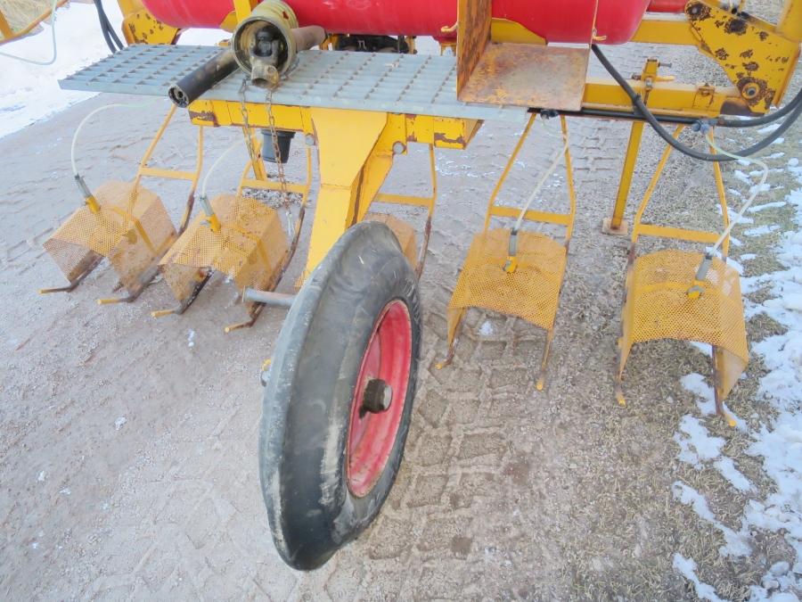 4938 JT Moteska spraying systems row crop sprayer
