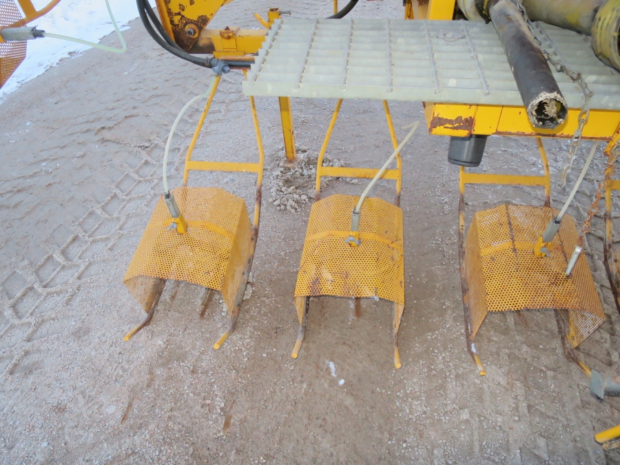 4938 JT Moteska spraying systems row crop sprayer