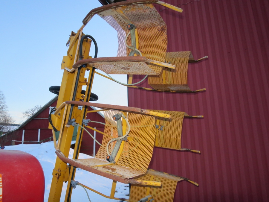 4938 JT Moteska spraying systems row crop sprayer