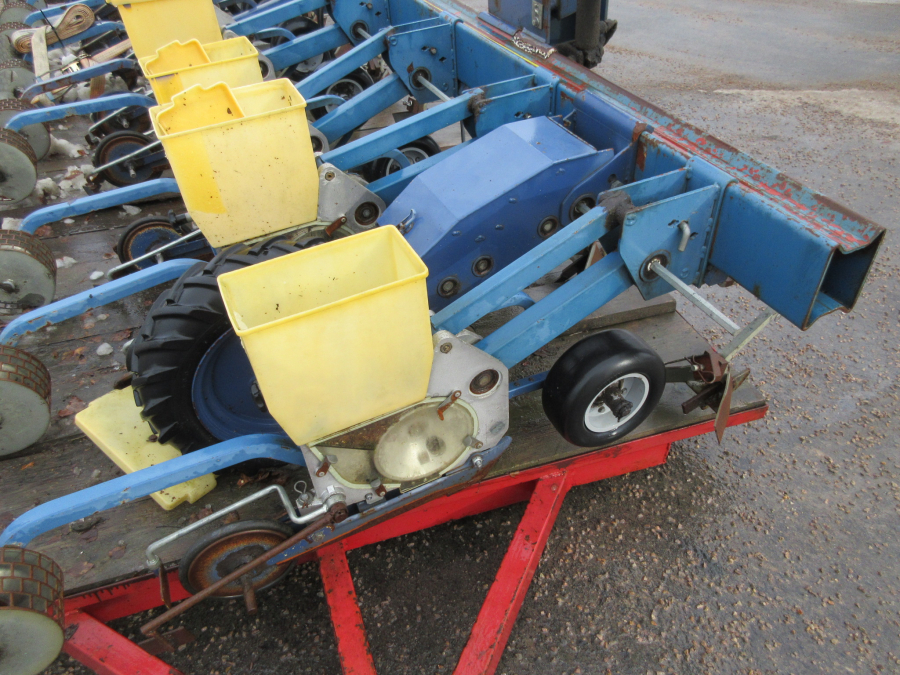4950 Nibex 500 seed drill 9 rows. 