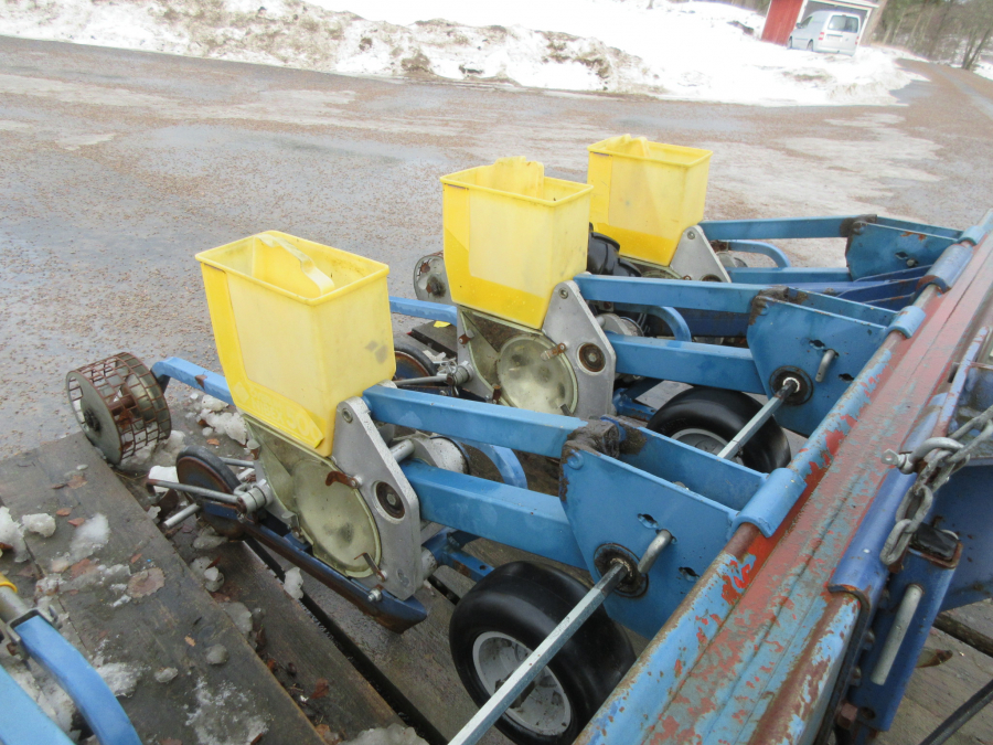 4950 Nibex 500 seed drill 9 rows. 