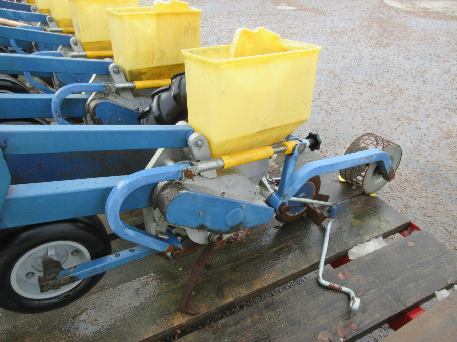 4950 Nibex 500 seed drill 9 rows. 