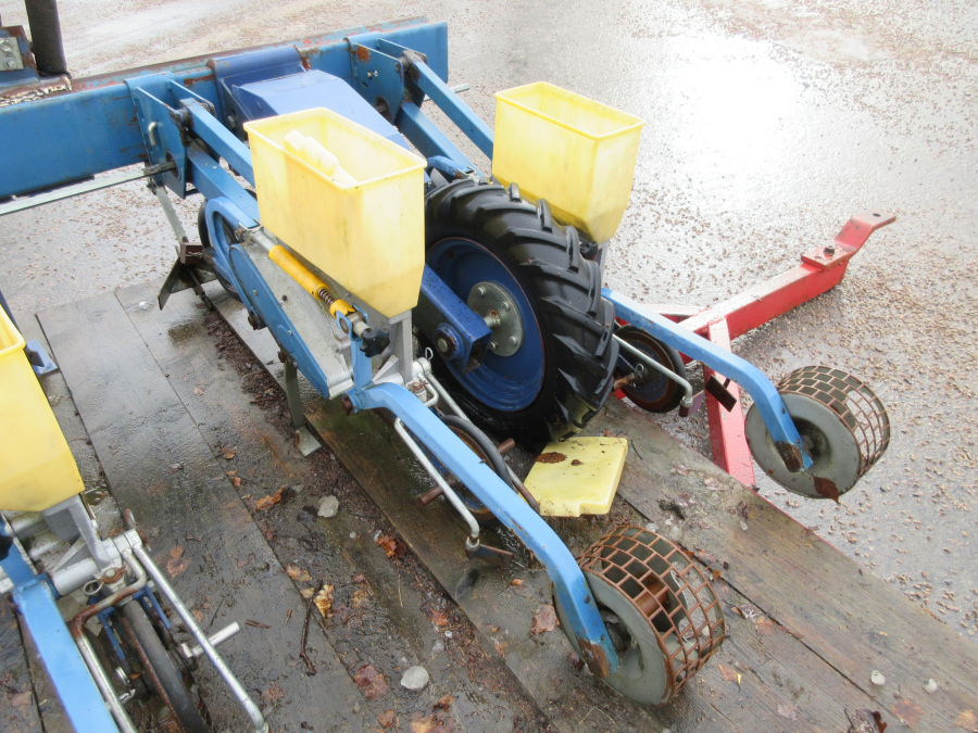 4950 Nibex 500 seed drill 9 rows. 