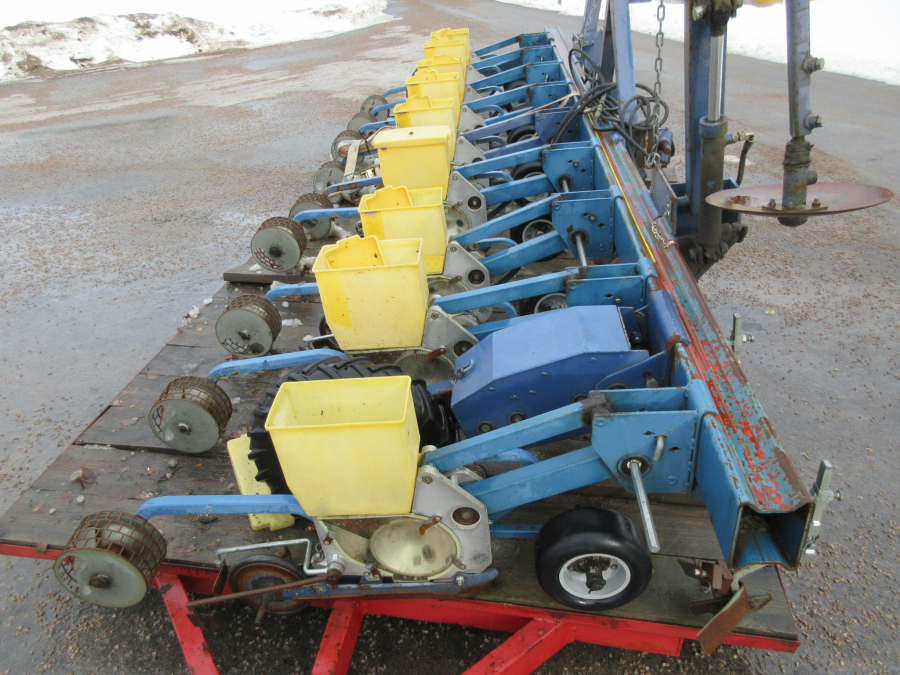 4950 Nibex 500 seed drill 9 rows. 