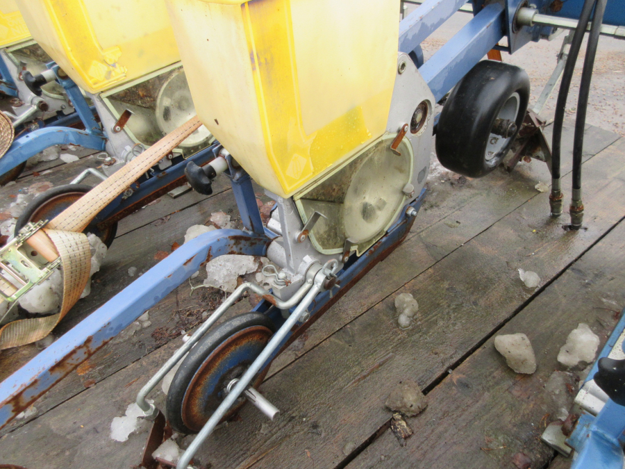 4950 Nibex 500 seed drill 9 rows. 