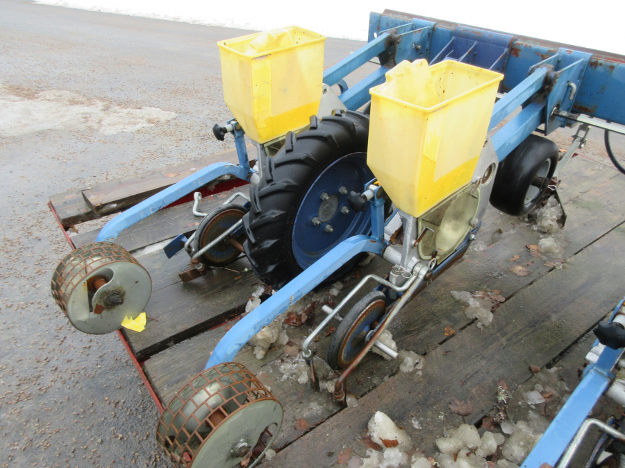 4950 Nibex 500 seed drill 9 rows. 