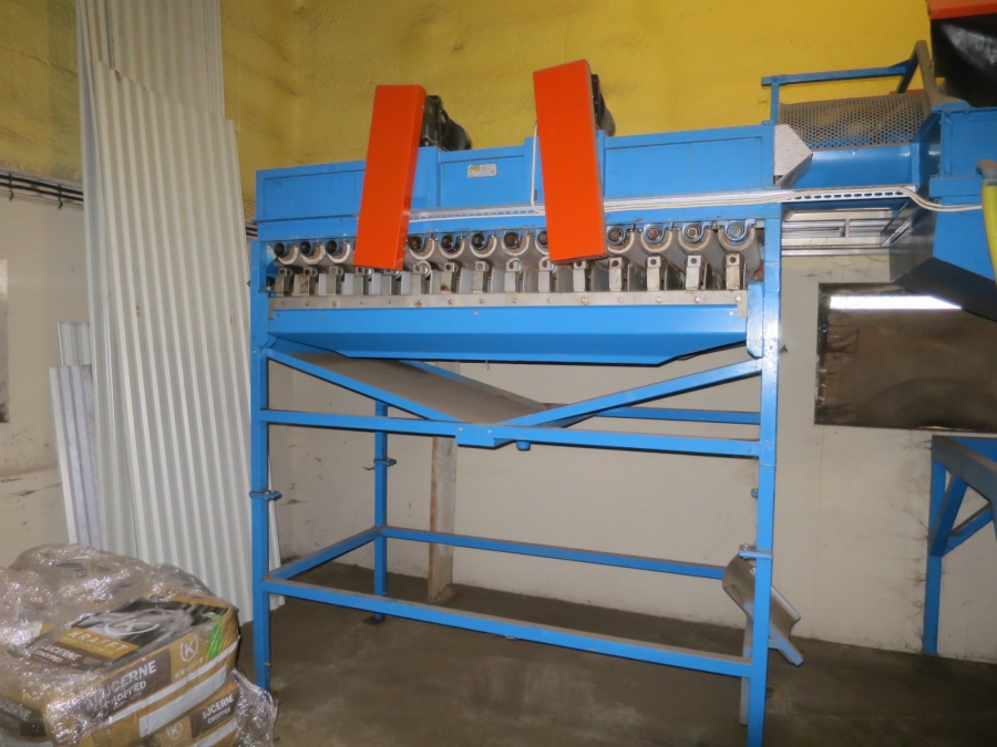 4966 EMVE potato washer with felt drier table