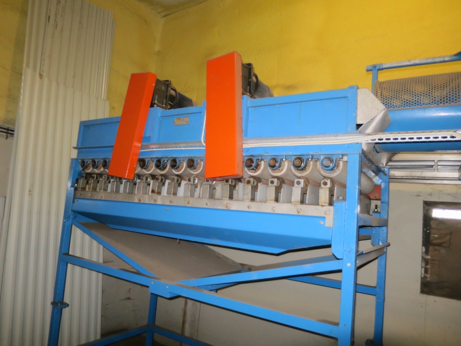 4966 EMVE potato washer with felt drier table