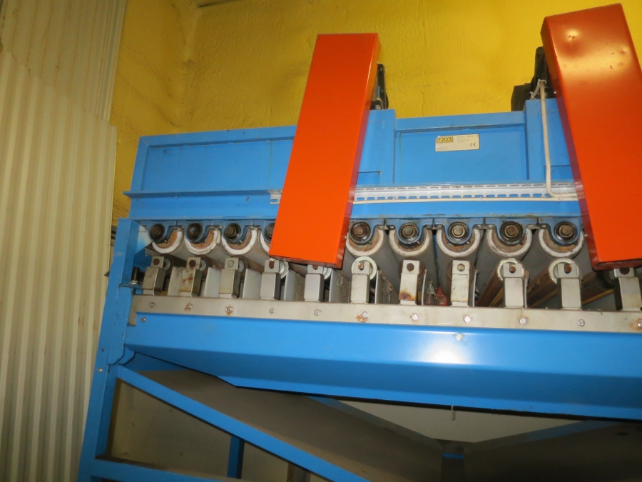 4966 EMVE potato washer with felt drier table
