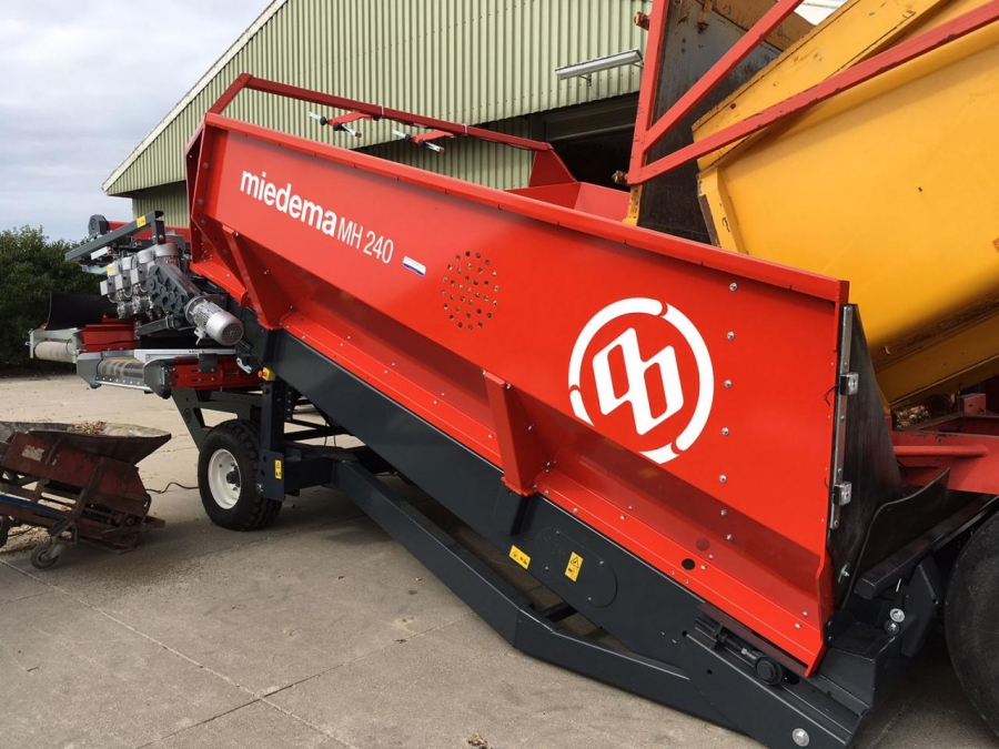 4977 Miedema MH240 receiving hopper