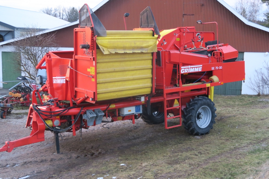 4991 Grimme 75-30 potato harvester
