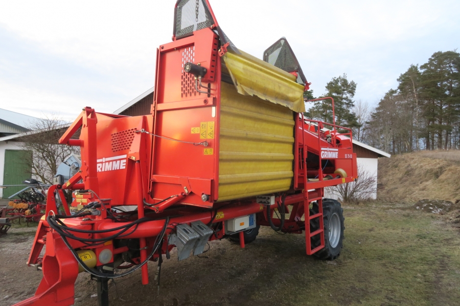 4991 Grimme 75-30 potato harvester