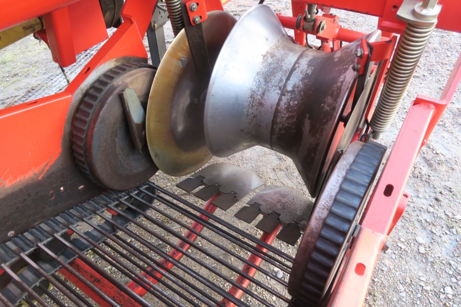 4991 Grimme 75-30 potato harvester