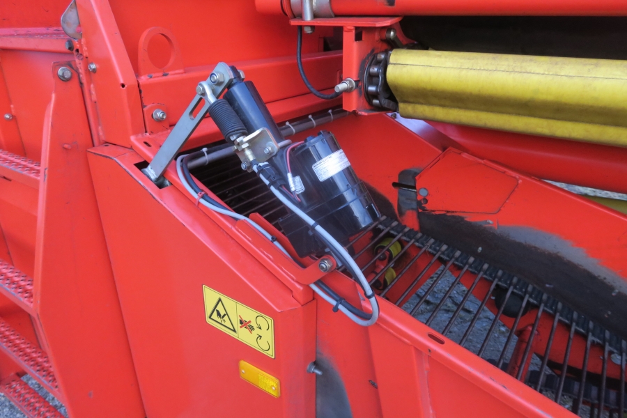 4991 Grimme 75-30 potato harvester