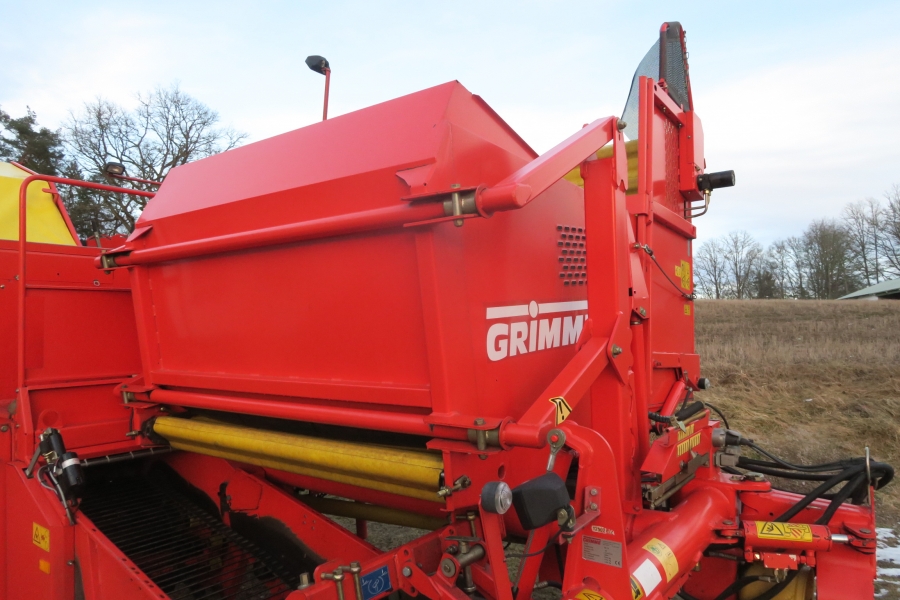 4991 Grimme 75-30 potato harvester