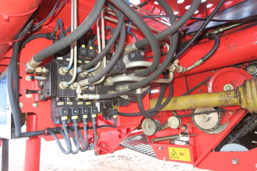 4991 Grimme 75-30 potato harvester
