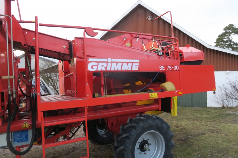 4991 Grimme 75-30 potato harvester