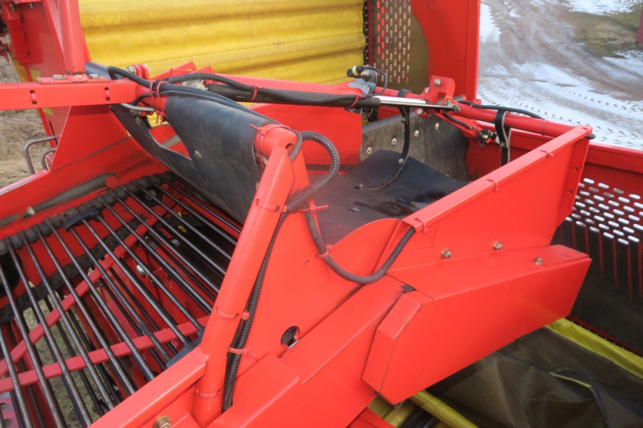 4991 Grimme 75-30 potato harvester