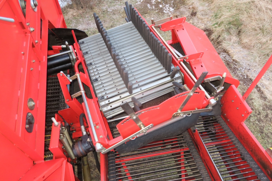 4991 Grimme 75-30 potato harvester